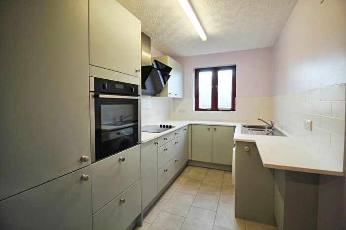2 Bedroom Apartment To Rent In Park View Court, Berkhamsted., HP4
