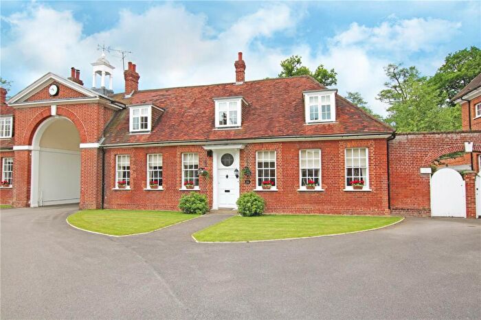 3 Bedroom Link Detached House For Sale In Calcot Court, Calcot, Reading, Berkshire, RG31