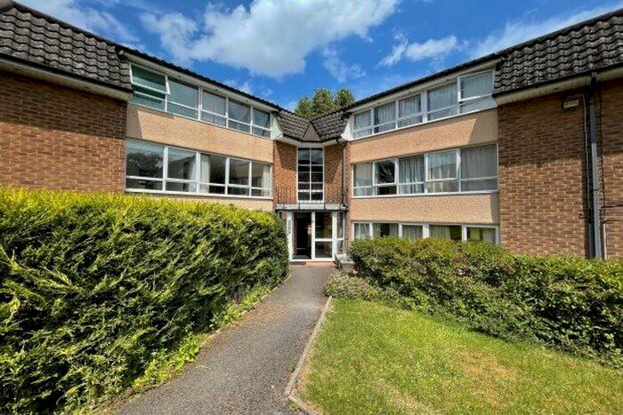 2 Bedroom Flat To Rent In Lordswood Road Lordswood Square, Birmingham, B17