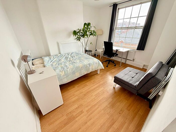 3 Bedroom Flat To Rent In Shadwell Gardens, London, E1