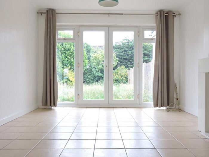 3 Bedroom Terraced House To Rent In Southmead Crescent, EN8