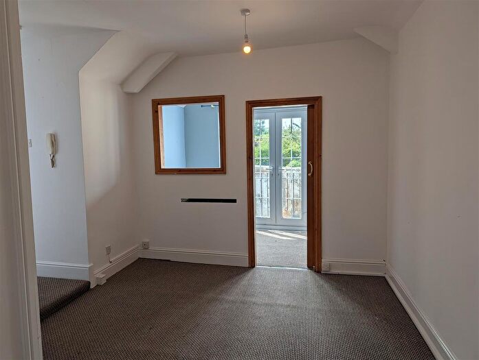 1 Bedroom Flat To Rent In Market Street, Haverfordwest, SA61