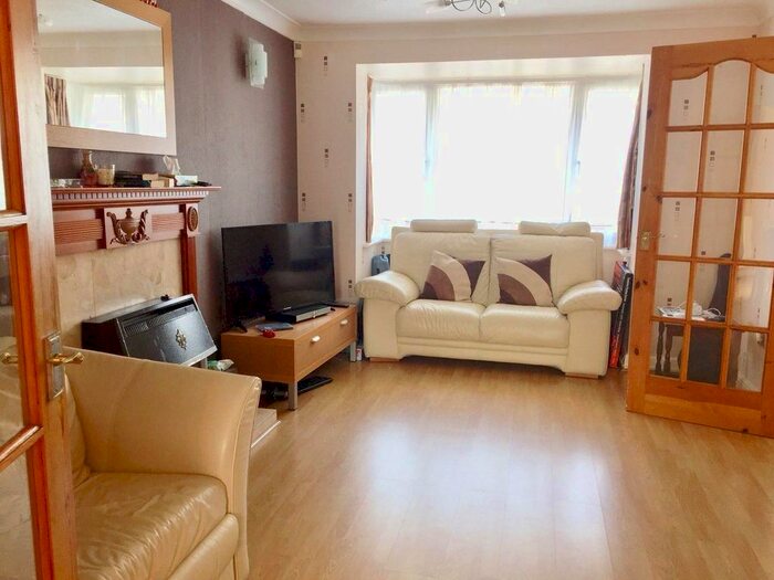 3 Bedroom Detached House To Rent In Warren Close, Bradley Stoke, Bristol, BS32