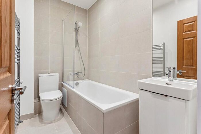 3 Bedroom Flat To Rent In Palm Court, NW3