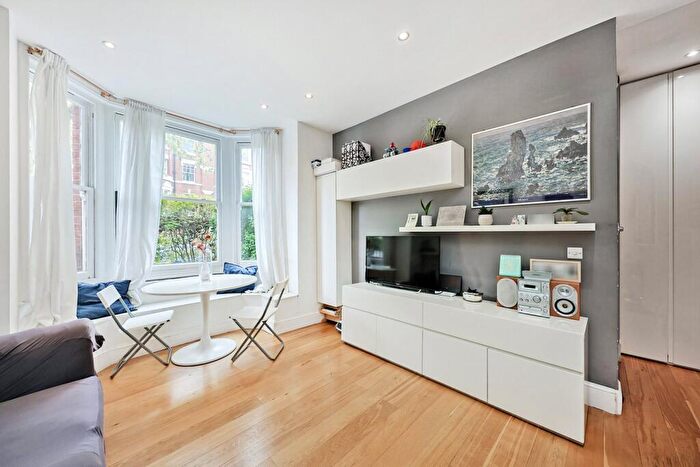 2 Bedroom Flat To Rent In Prince Of Wales Drive, Battersea, SW11