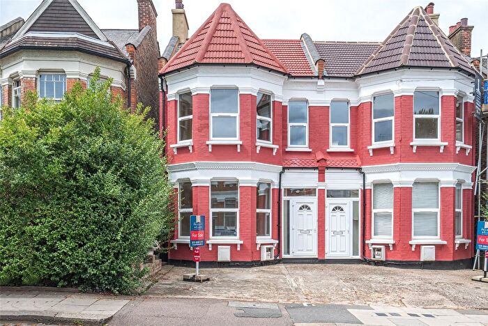 2 Bedroom Flat For Sale In Wilton Road, London, N10