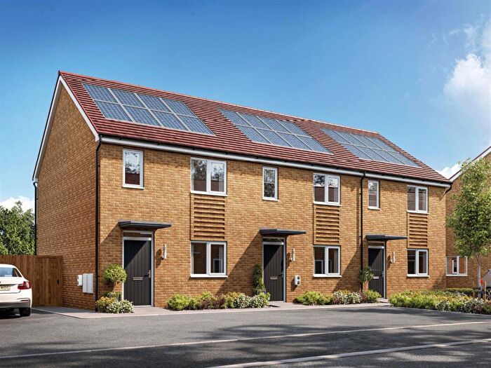 3 Bedroom End Of Terrace House For Sale In Crabhill At Kingsgrove, Wantage, OX12