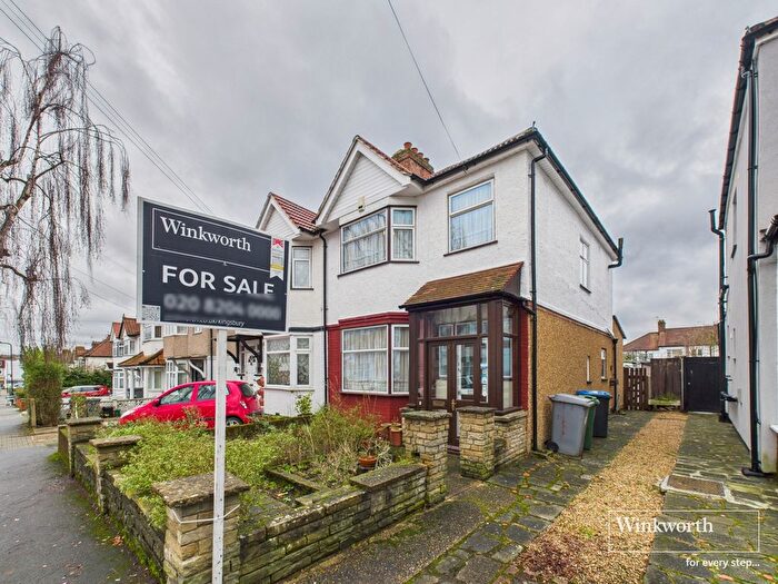 3 Bedroom Semi-Detached House For Sale In Reeves Avenue, Kingsbury, London, NW9