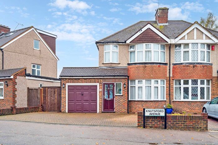 3 Bedroom Semi-Detached House For Sale In Knutsford Avenue, Watford, WD24