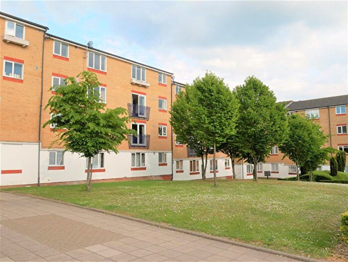 2 Bedroom Flat To Rent In Dadswood, Harlow, Essex, CM20