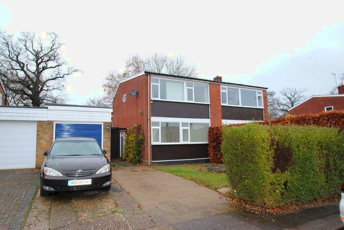 3 Bedroom Semi-Detached House To Rent In Heron Way, Hatfield, AL10