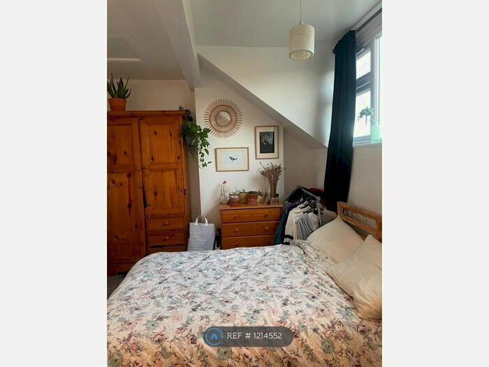 1 Bedroom Flat To Rent In Gledhow Wood Avenue, Leeds LS8