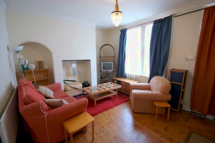 3 Bedroom Terraced House To Rent In Hartley Grove, Woodhouse, Leeds, LS6