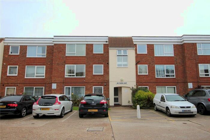 2 Bedroom Flat To Rent In Downview Road, Worthing, West Sussex, BN11