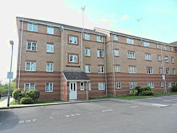 2 Bedroom Flat To Rent In Princes Gate, High Wycombe, HP13