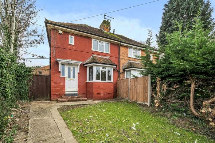 3 Bedroom Semi-Detached House To Rent In Reading, Berkshire, RG2