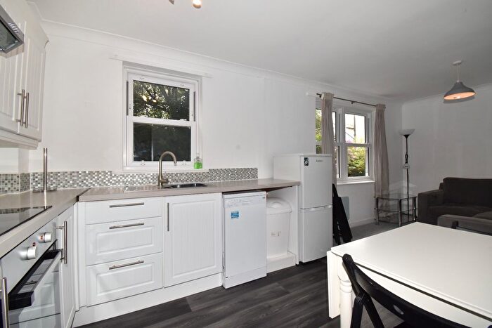 2 Bedroom Flat To Rent In Fish Strand Hill, Falmouth, TR11