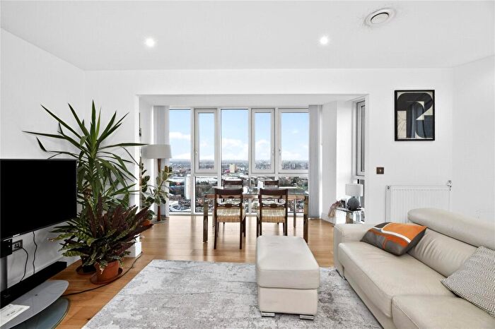 2 Bedroom Apartment To Rent In High Street, London, E15