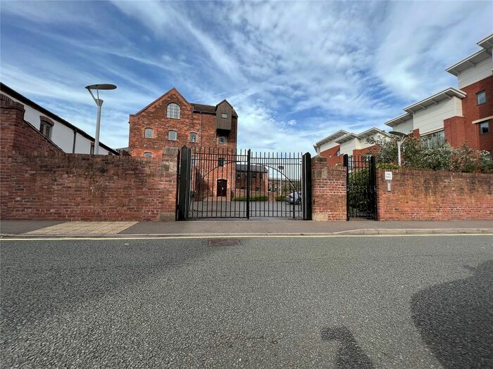 2 Bedroom Flat To Rent In Albion Street, Wolverhampton, West Midlands, WV1