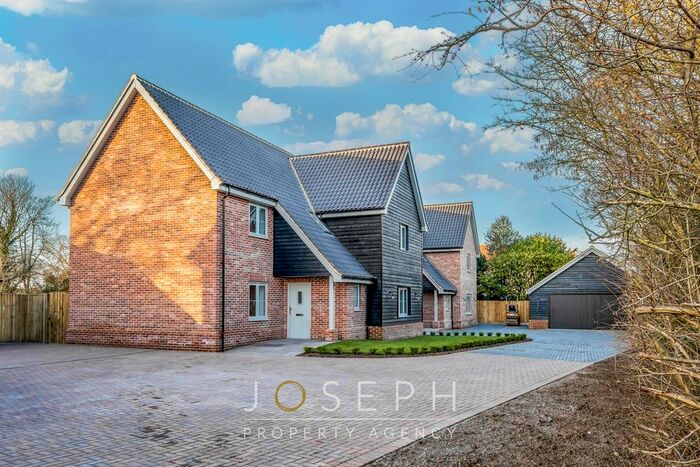 4 Bedroom Detached House For Sale In The Heath, Tattingstone, Ipswich, IP9