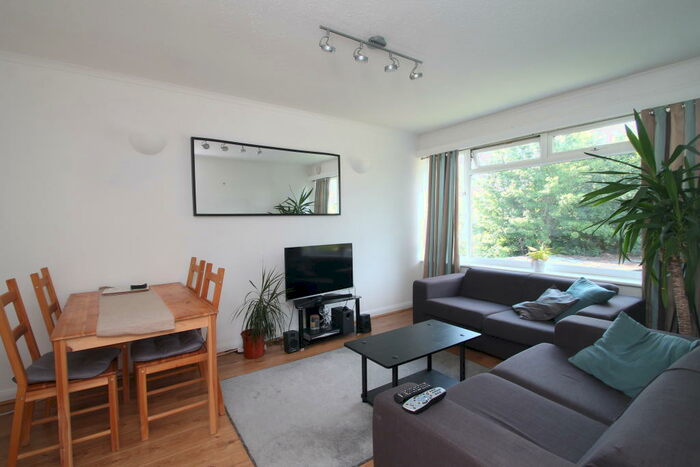 2 Bedroom Maisonette To Rent In Fenton Close, RH1