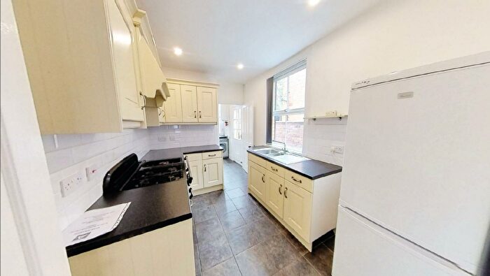 5 Bedroom House To Rent In Lytham Road, Leicester, LE2
