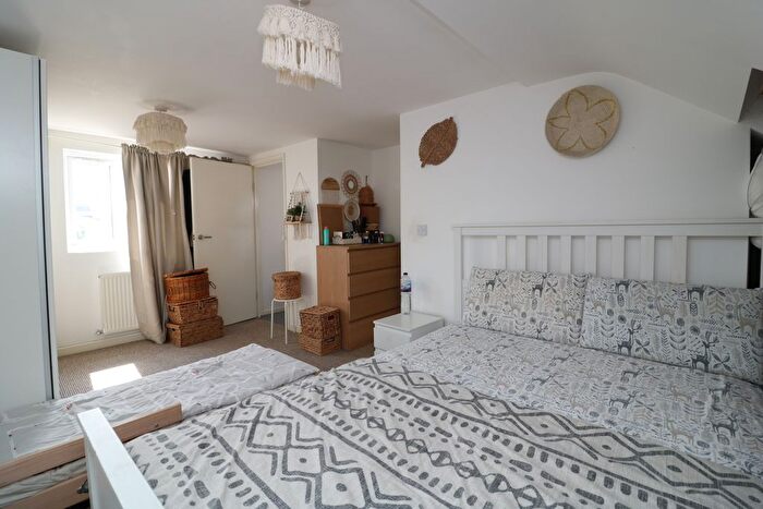 2 Bedroom Flat For Sale In Birkbeck Road, Beckenham, BR3
