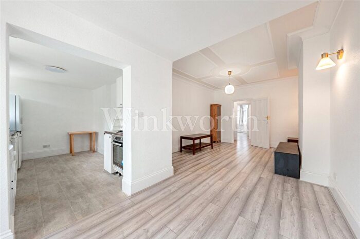 2 Bedroom Flat To Rent In St. Johns Road, London, NW11