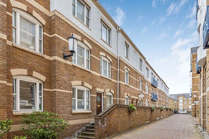 1 Bedroom Flat To Rent In King &amp; Queen Wharf, Rotherhithe Street, London, SE16