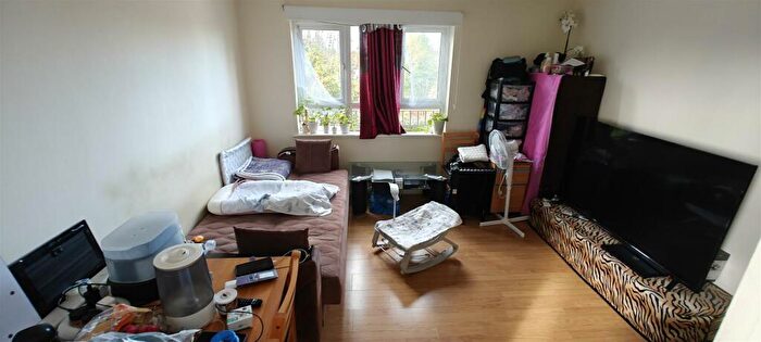 1 Bedroom Flat For Sale In Pentland Close, Edmonton, N9