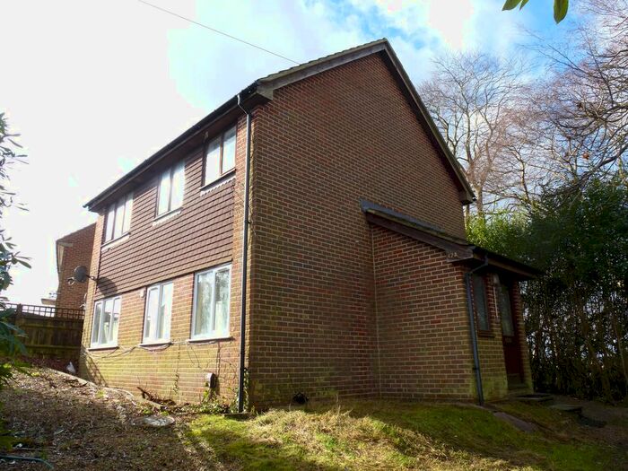 2 Bedroom Flat To Rent In Sherwood Road, Tunbridge Wells, TN2