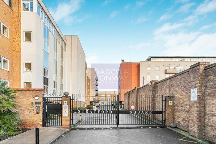 2 Bedroom Apartment To Rent In Flint Close, Stratford, E15