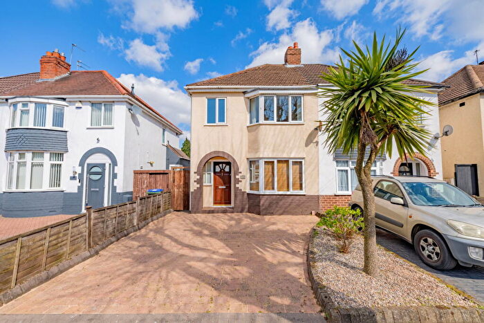 3 Bedroom Semi Detached House For Sale In Davis Avenue, Tipton, DY4