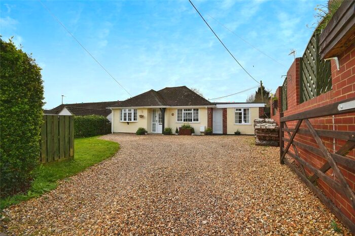3 Bedroom Bungalow For Sale In The Avenue, Mortimer, Reading, RG7