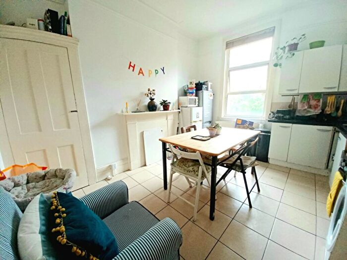 5 Bedroom Flat To Rent In Hornsey Road, Holloway, N7