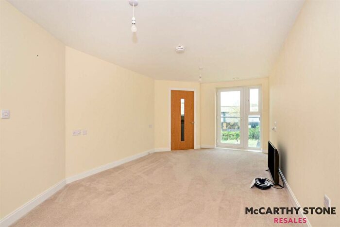 1 Bedroom Apartment For Sale In Elkington House, Charlton Green, Dover, CT16