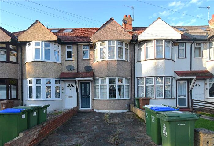2 Bedroom Property For Sale In Maple Crescent, Blackfen, DA15