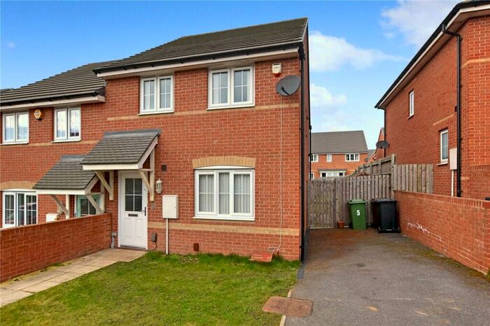 3 Bedroom Semi-Detached House To Rent In Anderson Lane, Morley, Leeds, West Yorkshire, LS27