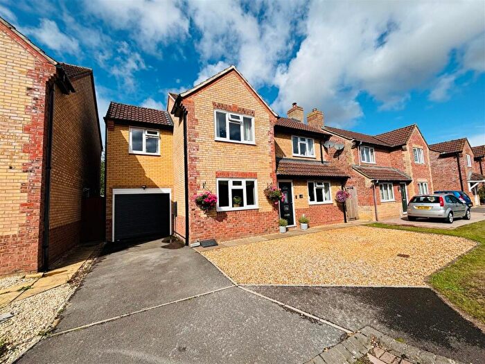 4 Bedroom Detached House For Sale In Primrose Drive, Melksham, SN12