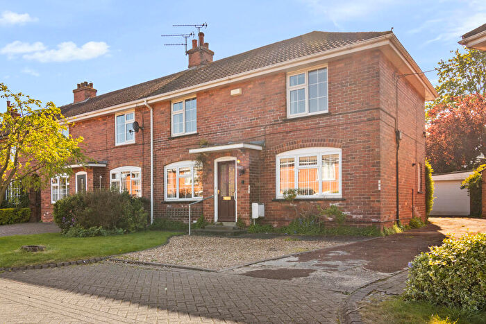 3 Bedroom End Of Terrace House For Sale In Rivelin Crescent, Scunthorpe, North Lincolnshire, DN16