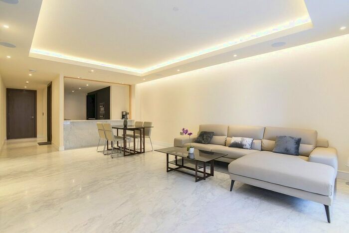 2 Bedroom Flat To Rent In Park Street, Chelsea Creek, London, SW6