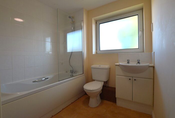 2 Bedroom Flat For Sale In Maplehurst Close, Dartford, DA2