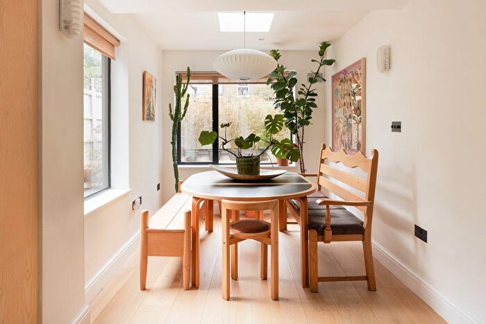 2 Bedroom Maisonette For Sale In Glyn Road, Lower Clapton, London, E5