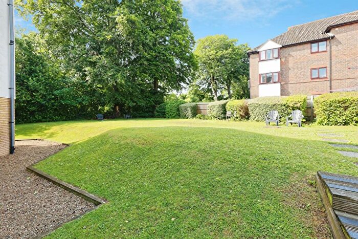 2 Bedroom Flat For Sale In New Dover Road, Canterbury, CT1