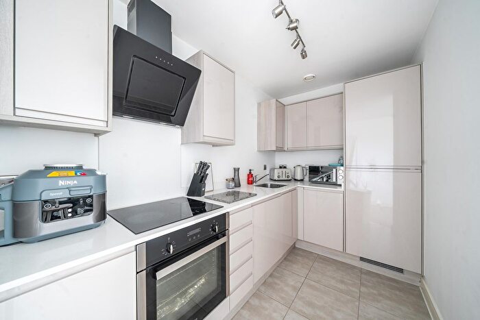 2 Bedroom Flat For Sale In Hitchin Road, Arlesey, SG15