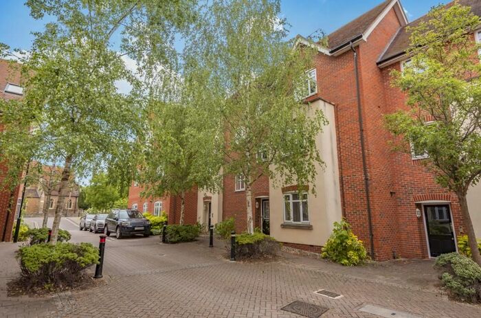 2 Bedroom Flat To Rent In Penlon Place, Abingdon, OX14