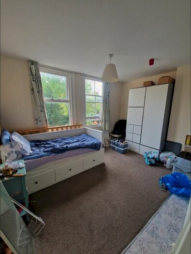 Studio To Rent In Manor Road, Beckenham, BR3