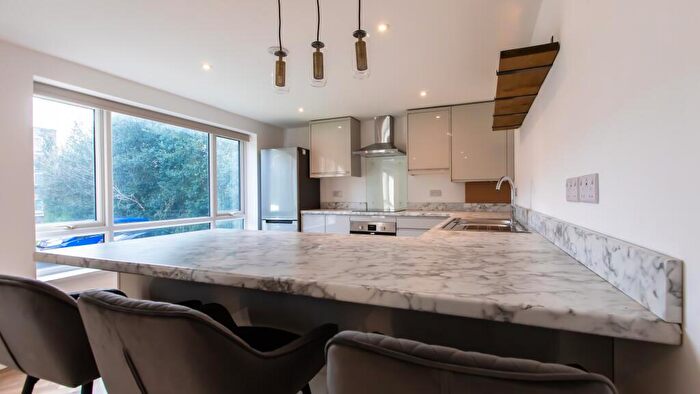 3 Bedroom Flat To Rent In Elizabeth Court, Metchley Lane, Birmingham, B17