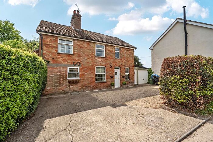 4 Bedroom Detached House For Sale In Wilcot Road, Pewsey, SN9