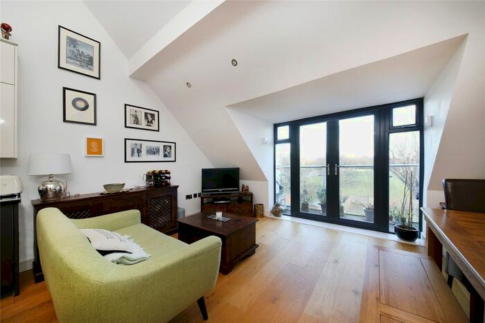 2 Bedroom Flat To Rent In Auckland Road, London, SE19